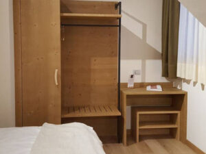 Camera-Bilocale-John-Ball-Hotel-Langes