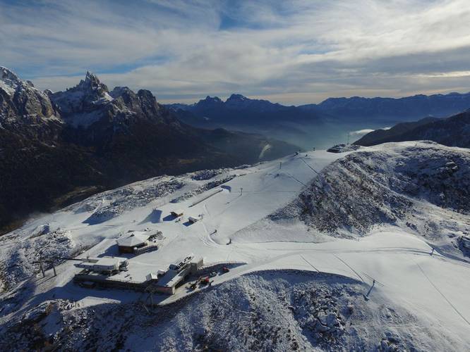 Sciare sulle Dolomiti innevate Alpe Tognola